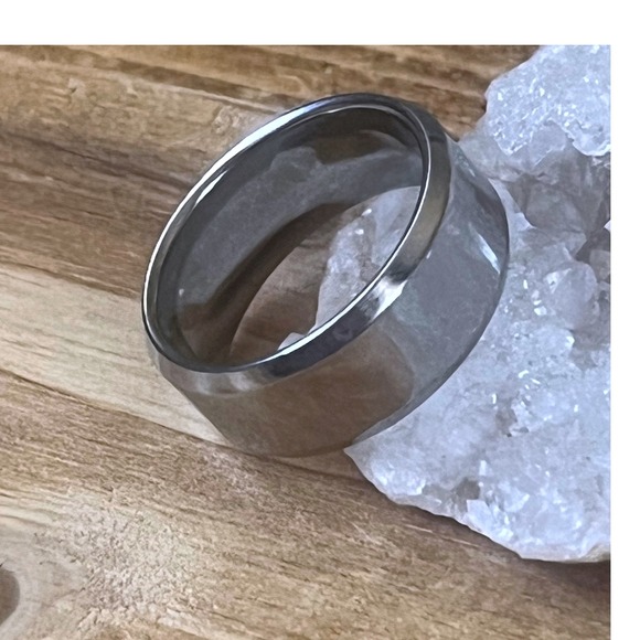 Silver Tungsten Thick Wedding Band Ring Polished Finish Unisex 8mm Width-Size 6 - Picture 1 of 16